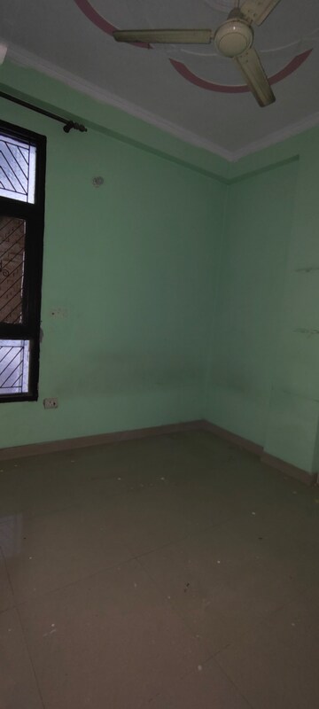 Room in 2 BHK Builder Floor at Vaishali Media Apartment, Vaishali Sector 5 – for Rent