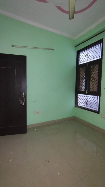 Room in 2 BHK Builder Floor at Vaishali Media Apartment, Vaishali Sector 5 – for Rent