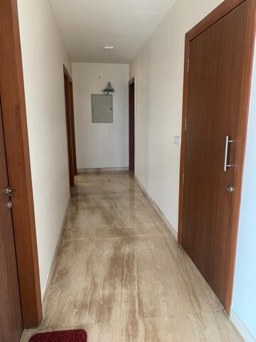 Room in 4 BHK Apartment at Vasukamal Apartments, Bandra West – for Rent