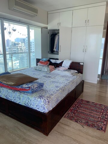 Bedroom in 4 BHK Apartment at Vasukamal Apartments, Bandra West – for Rent