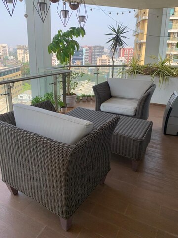 Lobby in 4 BHK Apartment at Vasukamal Apartments, Bandra West – for Rent
