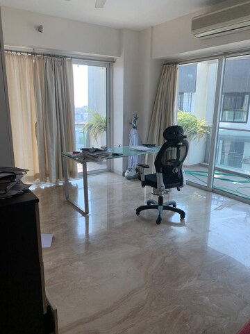 Living Room in 4 BHK Apartment at Vasukamal Apartments, Bandra West – for Rent