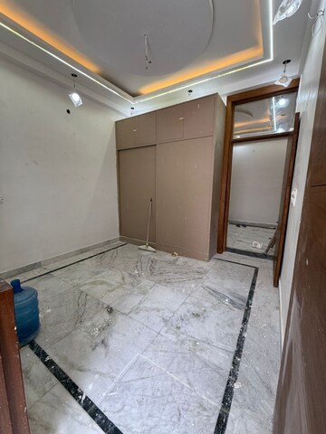 Room in  Office Space at Vasundhara Sector 2 – for Rent