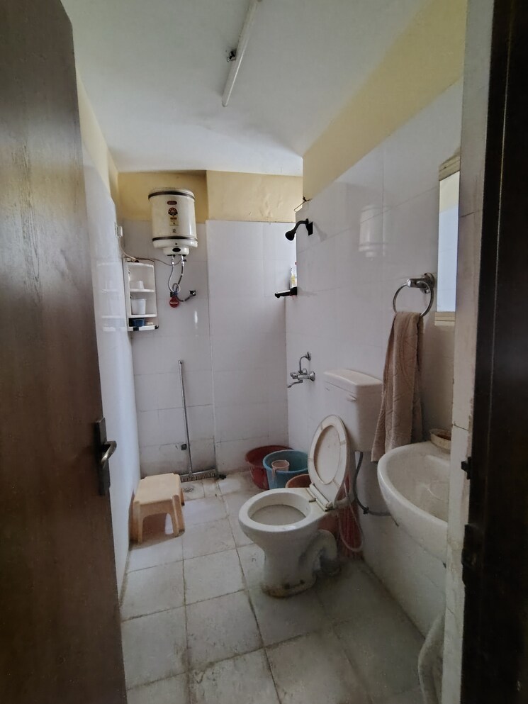 Bathroom, adore-happy-homes-exclusive 3 Bedroom 645 Sq.Ft. Apartment In Sector 86 Faridabad 9094382