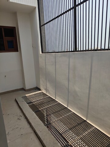 Balcony in 2 BHK Independent House at RWA Apartments Sector 27, Sector 27 – for Rent