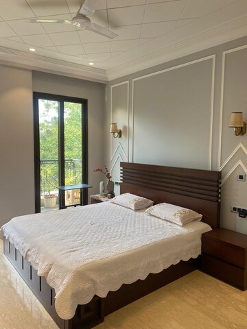 Bedroom in 3 BHK Builder Floor at Sector 25 – for Rent