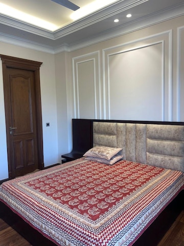 Bedroom in 3 BHK Builder Floor at Sector 25 – for Rent