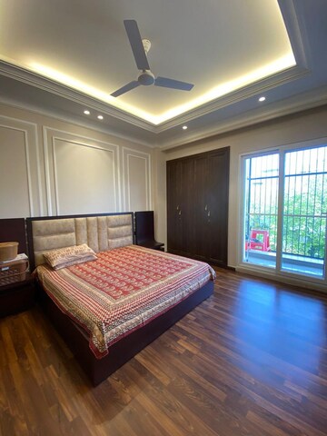 Bedroom in 3 BHK Builder Floor at Sector 25 – for Rent