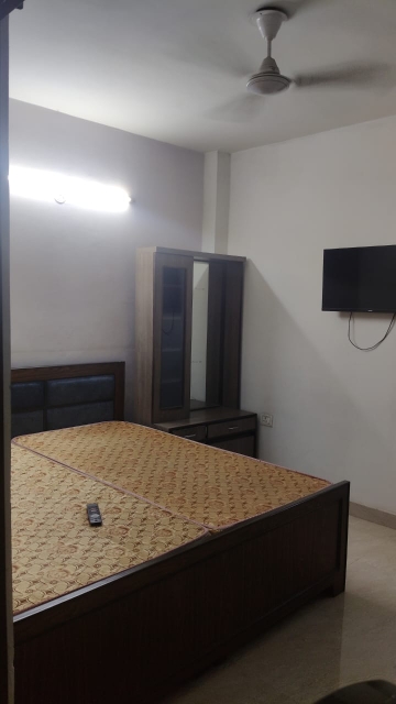 1 BHK + Servant Room Builder Floor For Rent in Saket