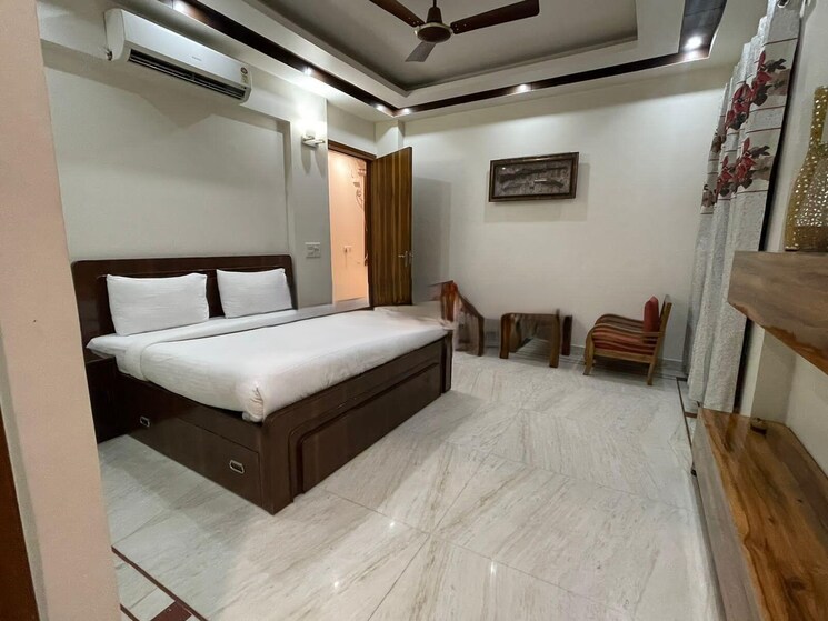 Bedroom, rwa-apartments-sector-27 3.5 Bedroom 2500 Sq.Ft. Independent House In Sector 27 Noida 9094446