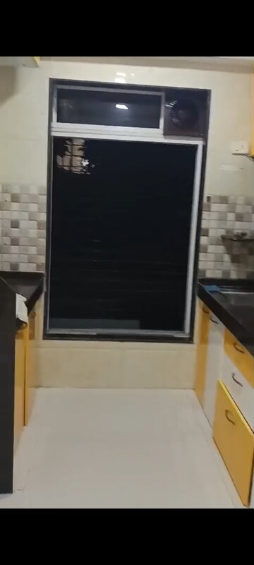 Furnished Amenities in 1 BHK Apartment at Vile Parle East – for Rent
