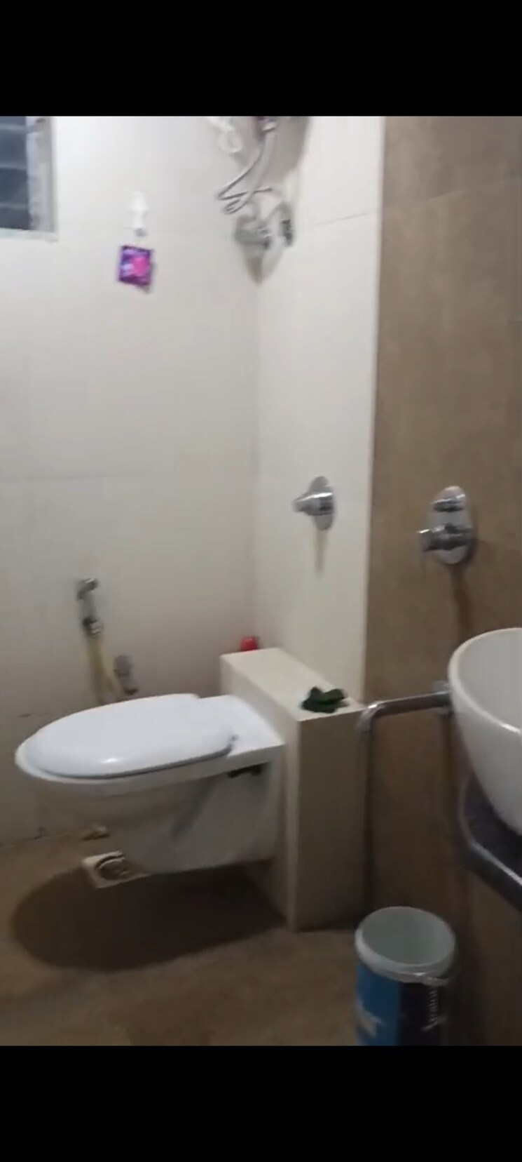 Bathroom, vile parle east 1 Bedroom 450 Sq.Ft. Apartment In Vile Parle East Mumbai 9094517