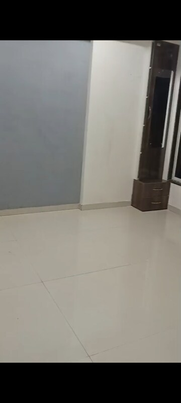Furnished Amenities in 1 BHK Apartment at Vile Parle East – for Rent