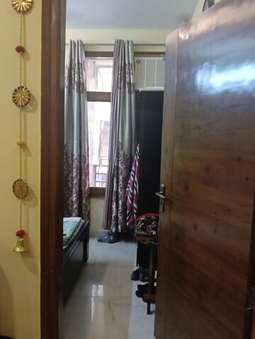 Furnished Amenities in 3 BHK Builder Floor at Pir Machalla – for Sale