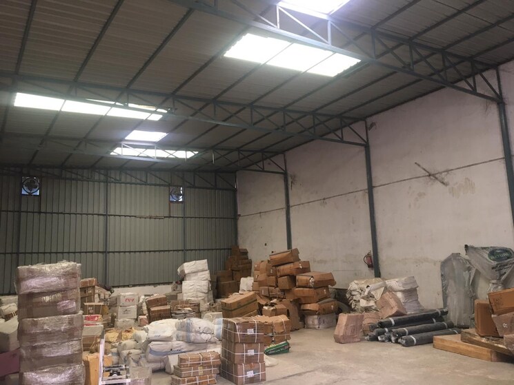 Living Room, sector 67 Commercial Warehouse 4000 Sq.Ft. In Sector 67 Noida 9094533