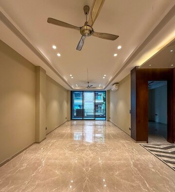 Room in 4 BHK Builder Floor at Greater Kailash I – for Rent