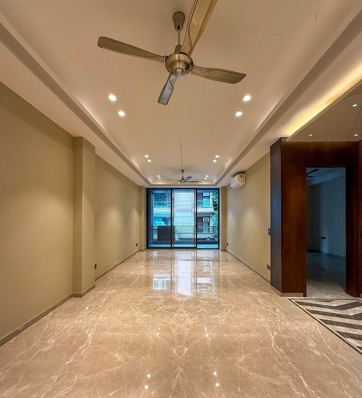 Room, greater kailash i 4 Bedroom 4500 Sq.Yd. Builder Floor In Greater Kailash I Delhi 9094560