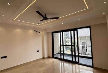 Room in 3 BHK Apartment at BPTP The Resort, Sector 75 – for Sale