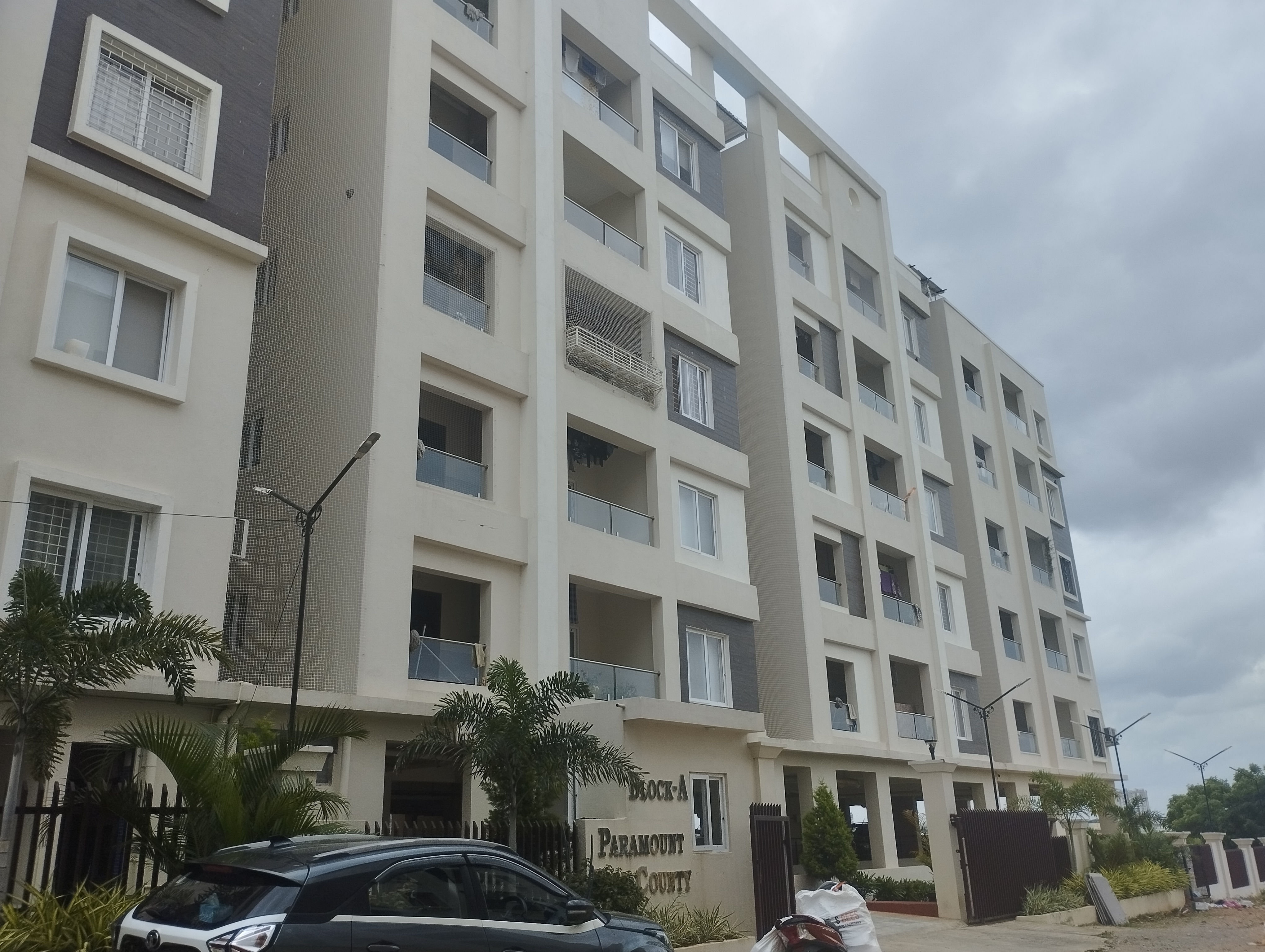 3 BHK Apartment For Sale in Paramount Hill County