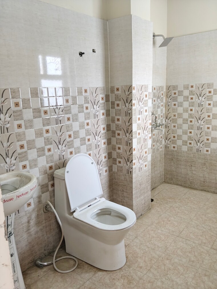Bathroom, khodna kalan 3 Bedroom 1585 Sq.Ft. Villa In Khodna Kalan Greater Noida 9094596