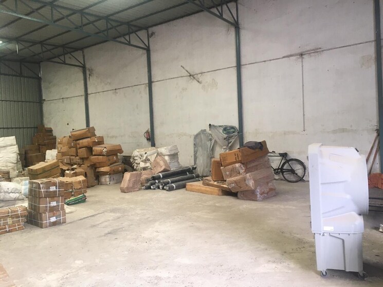 Living Room, sector 57 Commercial Warehouse 4000 Sq.Ft. In Sector 57 Noida 9094600