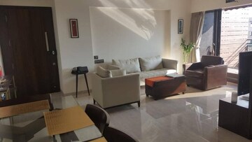Team Area in 2 BHK Apartment at Andheri West – for Rent