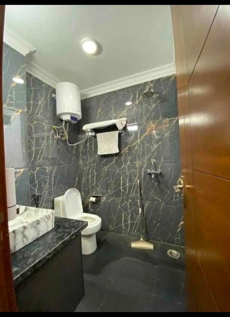 Team Area, freedom fighters enclave 1 Bedroom 450 Sq.Ft. Builder Floor In Freedom Fighters Enclave Delhi 9094624