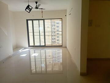 Room in 2 BHK Apartment at Acme Ozone, Manpada – for Rent