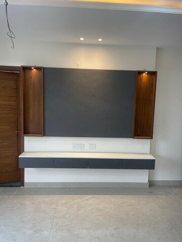Furnished Amenities in 3 BHK Builder Floor at Sector 2 – for Sale