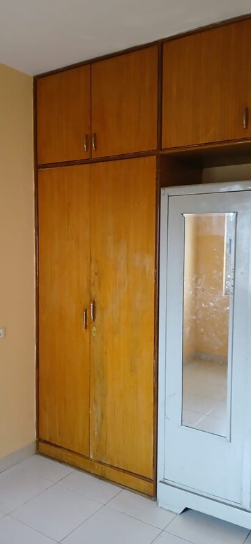 Furnished Amenities in 2 BHK Apartment at Unitech Heritage Estate, Yelahanka – for Rent