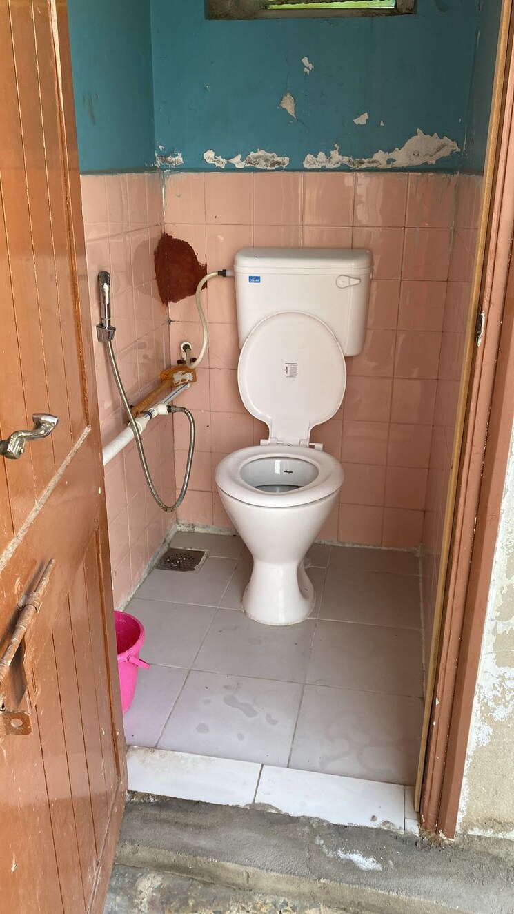 Bathroom, shyamal Studio 990 Sq.Ft. Villa In Shyamal Ahmedabad 9094662