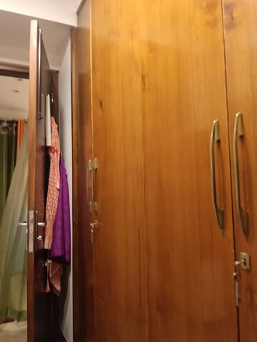 Furnished Amenities in 3 BHK Builder Floor at Sector 8 – for Sale