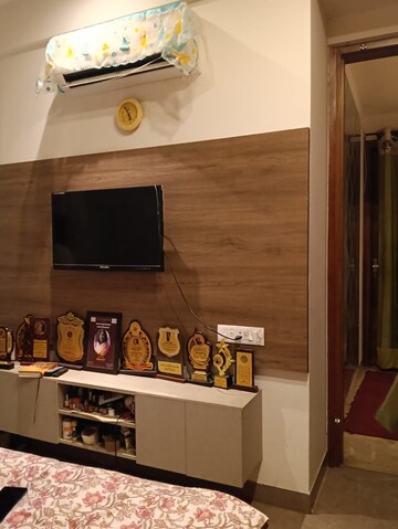 Furnished Amenities in 3 BHK Builder Floor at Sector 8 – for Sale
