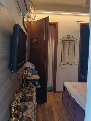 Furnished Amenities in 3 BHK Builder Floor at Sector 8 – for Sale