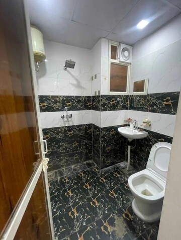 Team Area in 2 BHK Apartment at Andheri West – for Rent