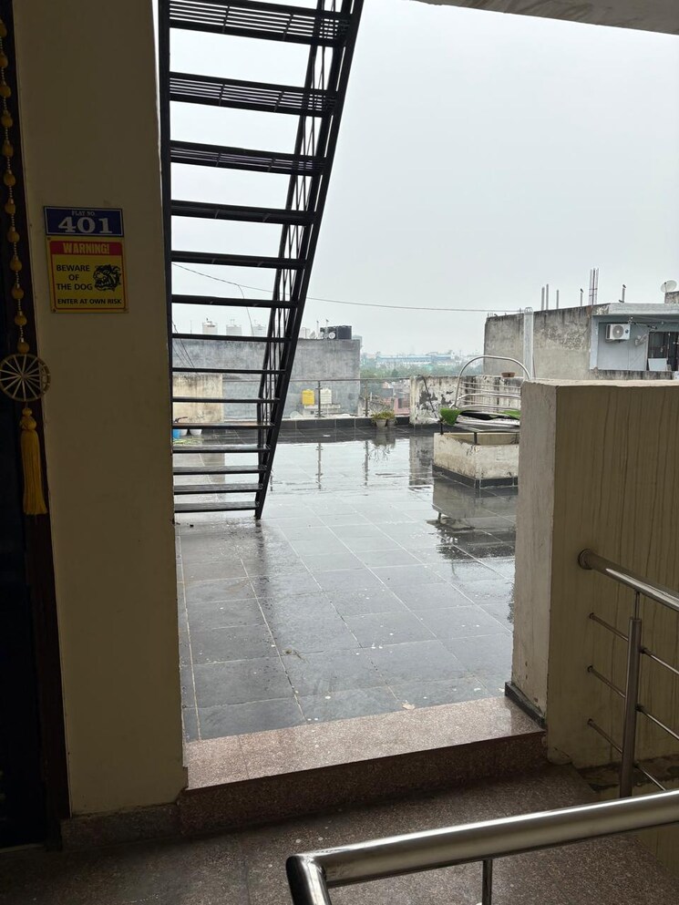 Terrace, laxman vihar phase 2 3 Bedroom 900 Sq.Ft. Builder Floor In Laxman Vihar Phase 2 Gurgaon 9094737