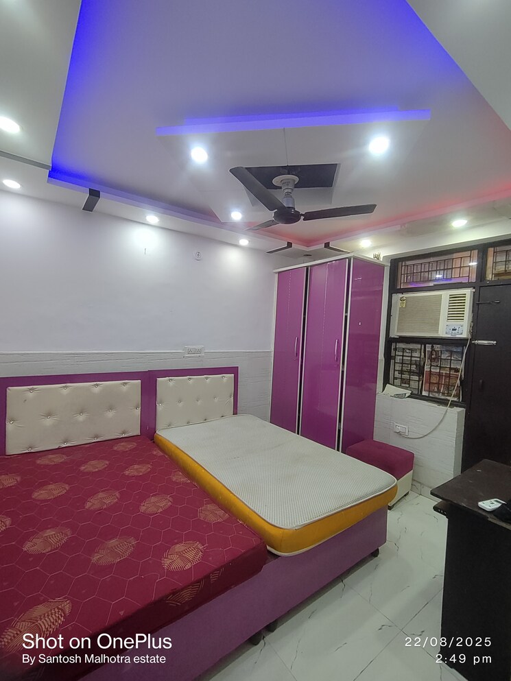 Bedroom, dwarka mor 2 Bedroom 55 Sq.Yd. Builder Floor In Dwarka Mor Delhi 9094839