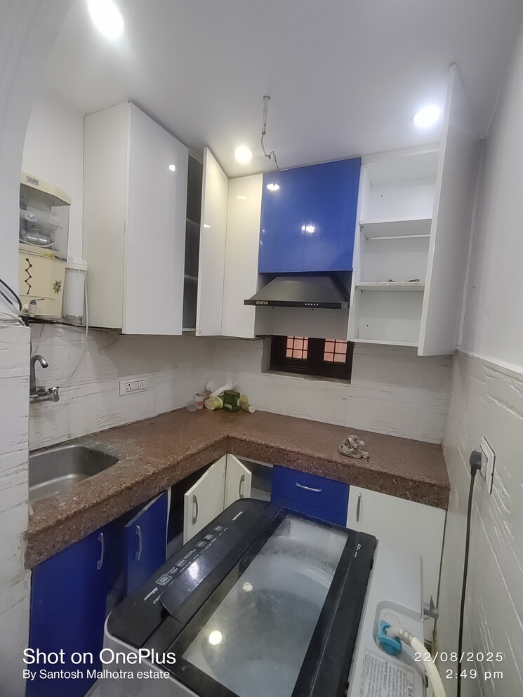 Kitchen, dwarka mor 2 Bedroom 55 Sq.Yd. Builder Floor In Dwarka Mor Delhi 9094839