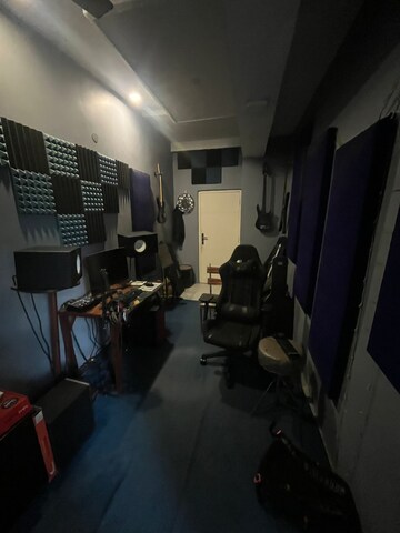 Team Area in 2.5 BHK Independent House at RWA Apartments Sector 19, Sector 19 – for Rent