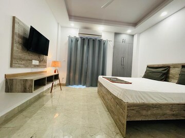 Bedroom in 1 BHK Builder Floor at DLF City Phase V, Dlf Phase V – for Rent