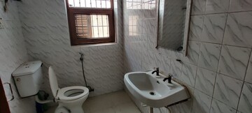 Bathroom in 1 RK Independent House at RWA Apartments Sector 19, Sector 19 – for Rent