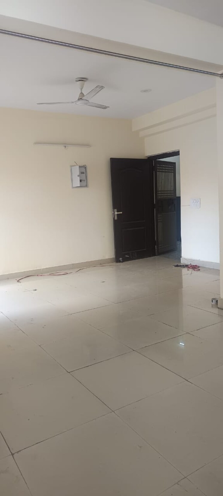 Room, aims-golf-city 3 Bedroom 1350 Sq.Ft. Apartment In Sector 75 Noida 9094883