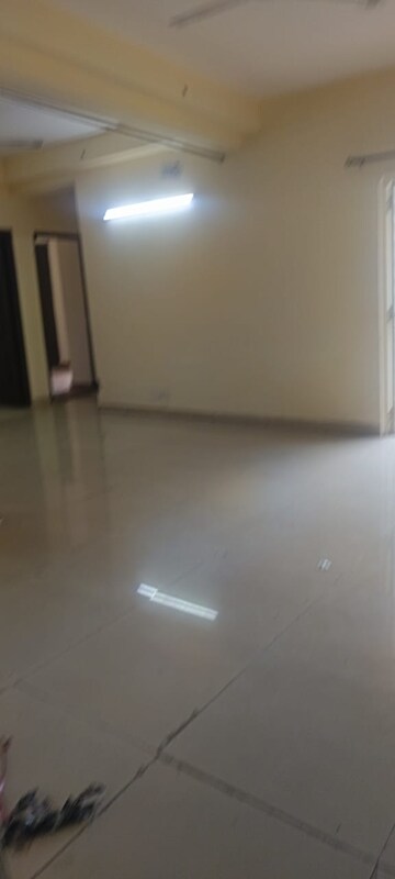 Room in 3 BHK Apartment at Aims Golf City, Sector 75 – for Rent