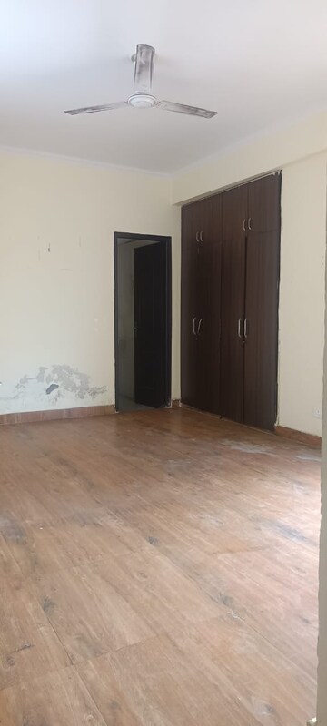 Room in 3 BHK Apartment at Aims Golf City, Sector 75 – for Rent