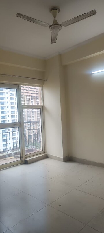 Room in 3 BHK Apartment at Aims Golf City, Sector 75 – for Rent