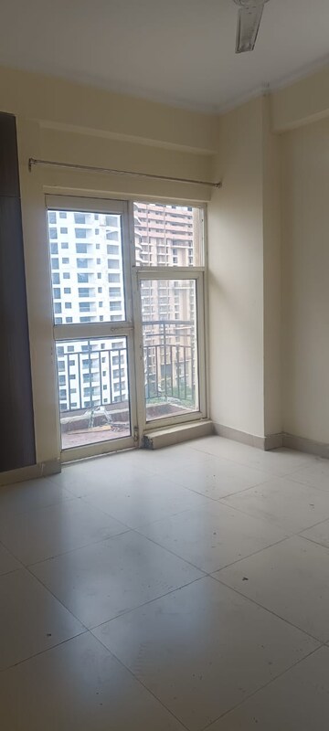 Room in 3 BHK Apartment at Aims Golf City, Sector 75 – for Rent