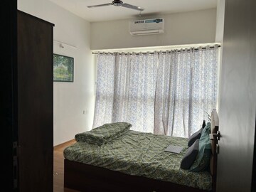 Bedroom in 3 BHK Apartment at Andheri West – for Rent