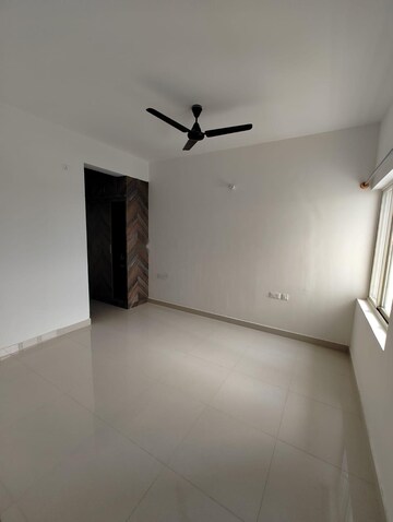 2 BHK Apartment For Rent in Svamitva Emerald Square, Bommasandra