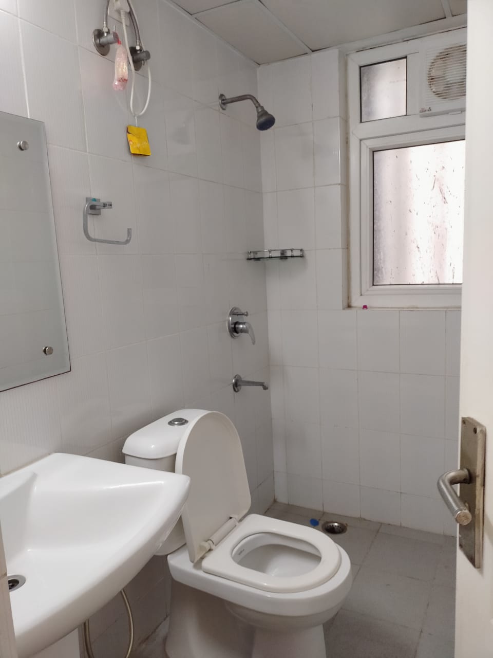 3 BHK + Servant Room Apartment For Rent in Dhoot Time Residency