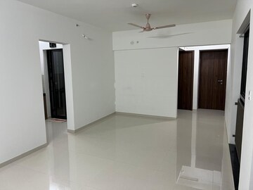 Room in 2 BHK Apartment at Shapoorji Pallonji Sensorium, Hinjewadi – for Rent